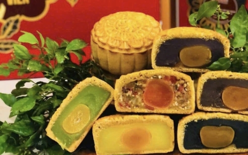 Bánh trung thu Tiệm bánh Hoàng Gia có gì 